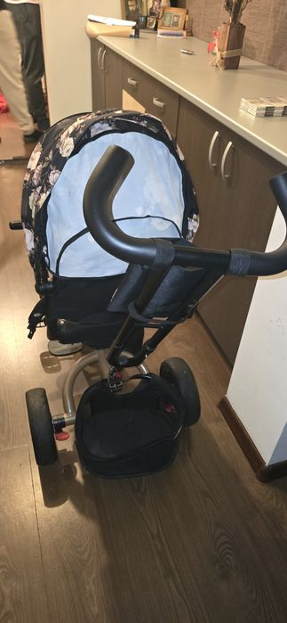 Vând tricicletă copii cu poziție de somn. Folosită aproape deloc!