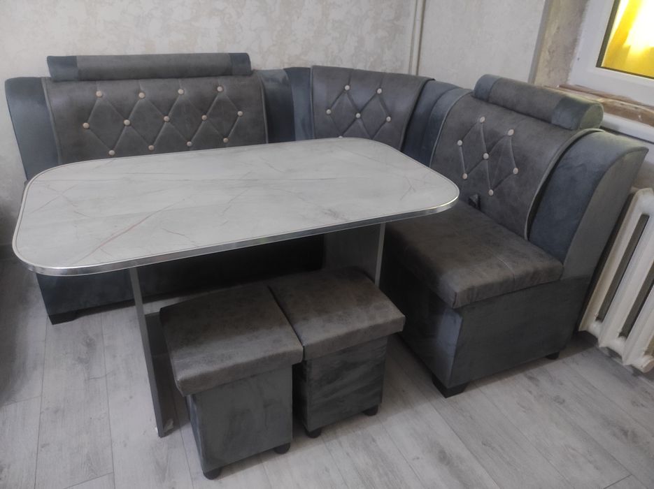 Продаётся уголок комплект