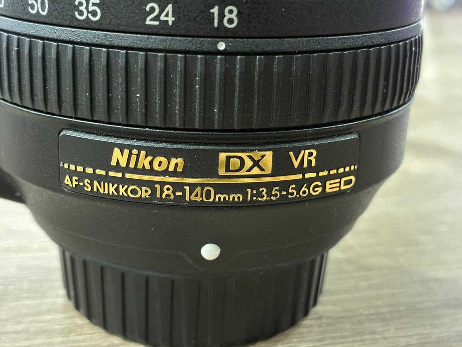 Обектив Nikon DX VR