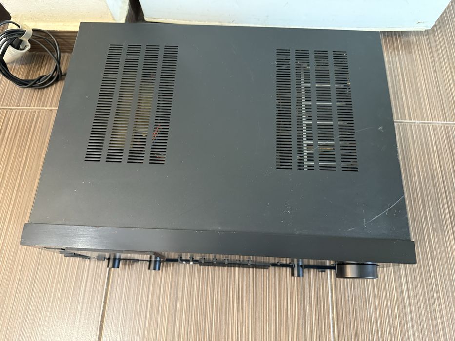 Luxman LV-105U Качествен стерео усилвател