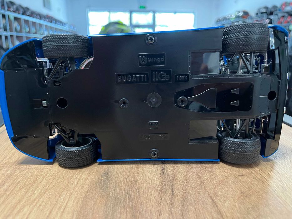 BBUARGO  колекционерски модел  макет BUGGATI EB 110 1:18 мащаб