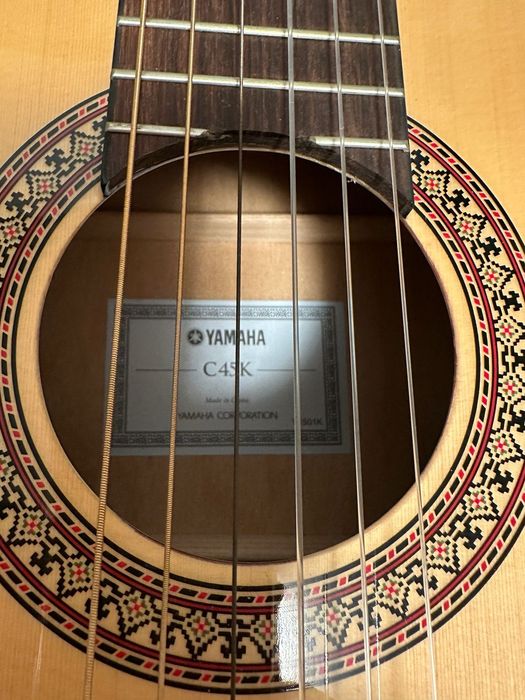 Продам 6 струнную гитару