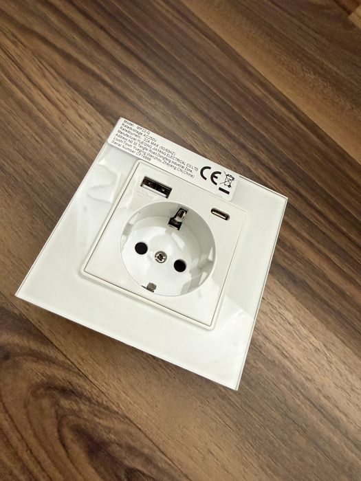 Priză/intrerupătoare din sticlă albă