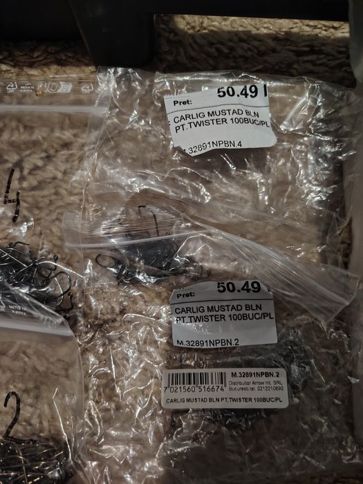 Matriță turnat jiguri pescuit, plus cârlige Mustad și VMC pentru jigur