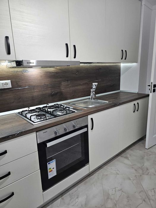 De vânzare Apartament 4 camere Roman Piata Centrală 80 m²