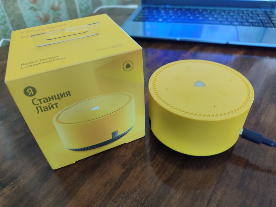 Умнная колонка Алиса