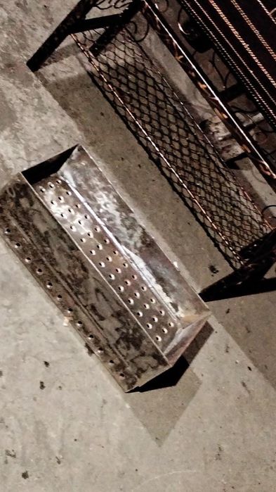 Мангал в виде металлического парусника!