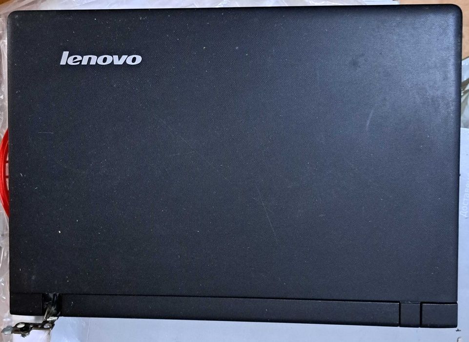Лаптоп Lenovo за части .