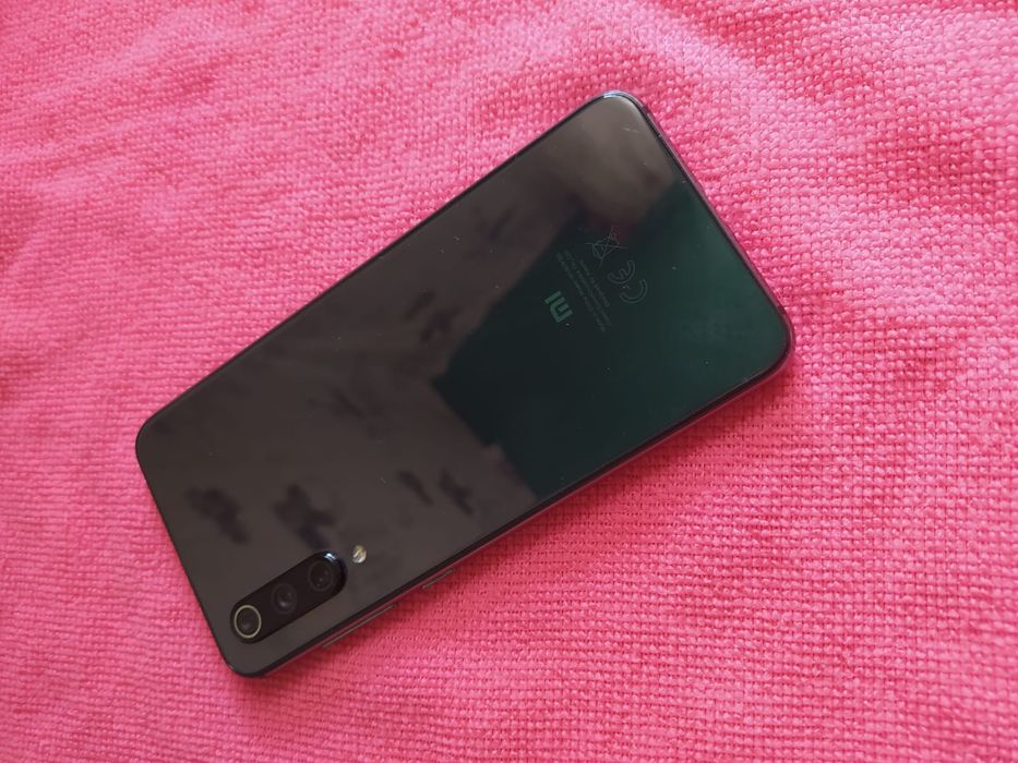 Продам Xiaomi Mi-9 Se 128Gb