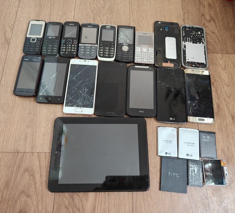 Коробка телефонов на запчасти