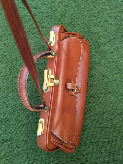 Vând geanta piele Aigner!