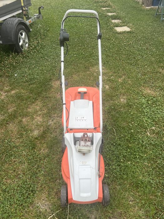 Masina de tuns iarba stihl