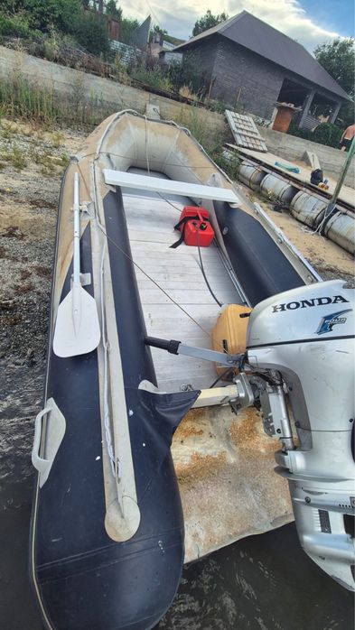 Продам лодку Honda