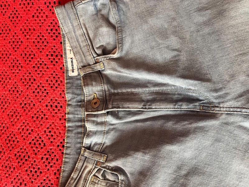 Blugi evazati noi Bershka