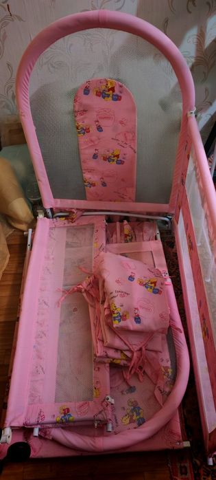 Продам кроватку для девочки