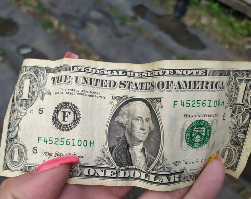 Продам доллар  F