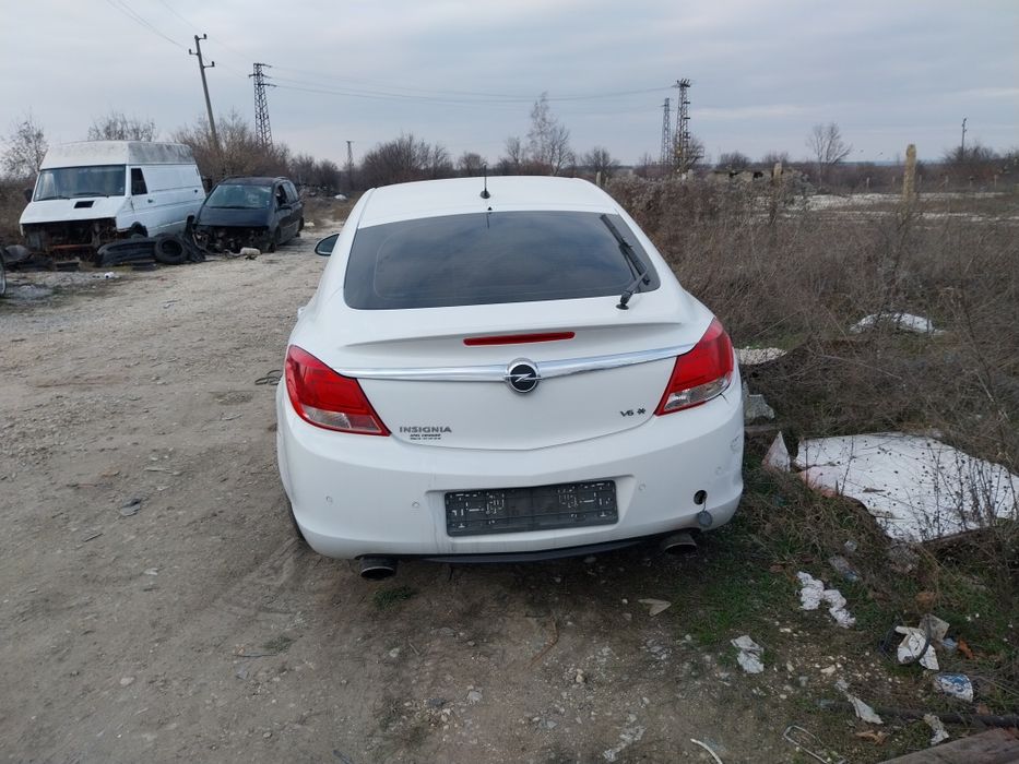 Продавам Опел Инсигния на части