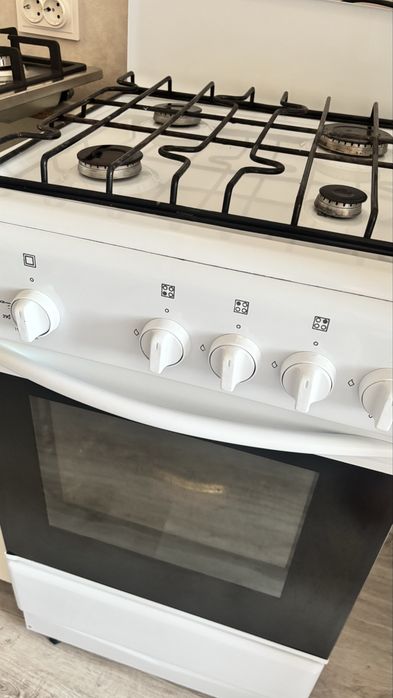 Продам газовую плиту