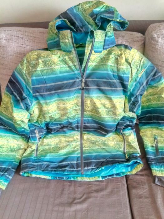 Продавам ски якета за момчета