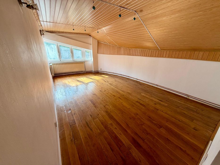 Vand  / Schimb / Vila 380 mp  / Teren intravilan 500 mp, zona Lenin-Sud, toate utilitatile. Spatiu comercial, terenuri, apartamente, garsoniere !