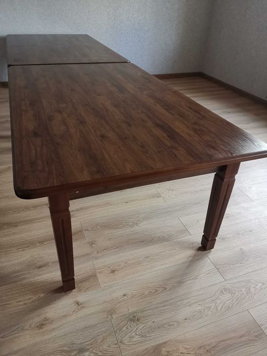 Продаются два стола раздвижные