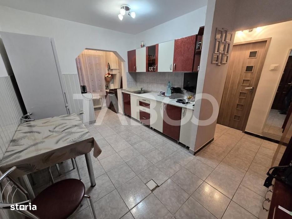 Apartament 2 camere decomandat balcon pivnita Terezian Sibiu — fotografia 1
