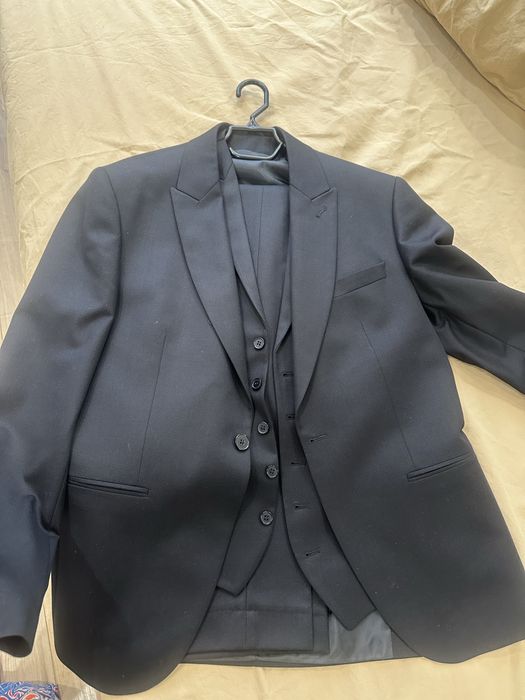 Костюм тройка новый