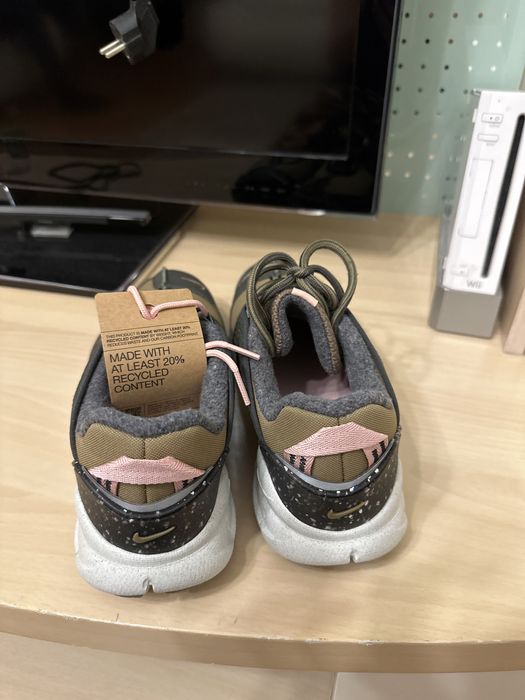 Кроссовки Nike, новые, размер 42