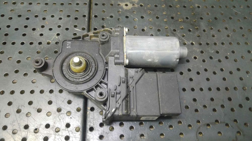 Motoras macara stanga spate skoda superb 1 3u4 3u0959811