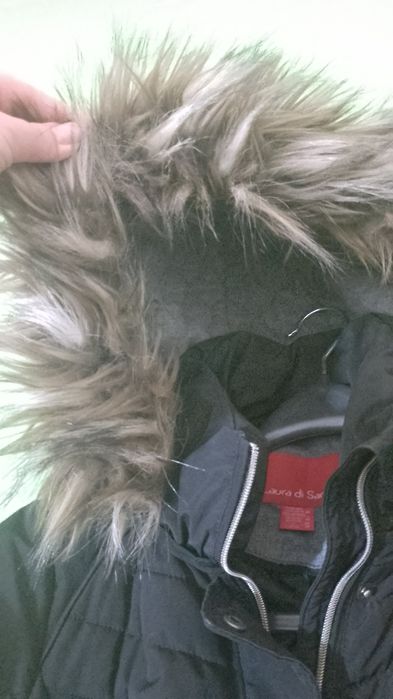 Дълго дамско зимно яке със пухена качулка