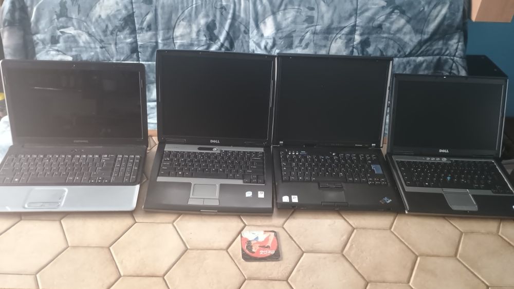 De vânzare laptopuri pentru piese