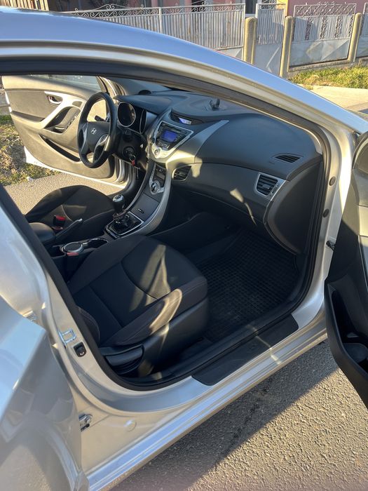 Hyundai Elantra 2012