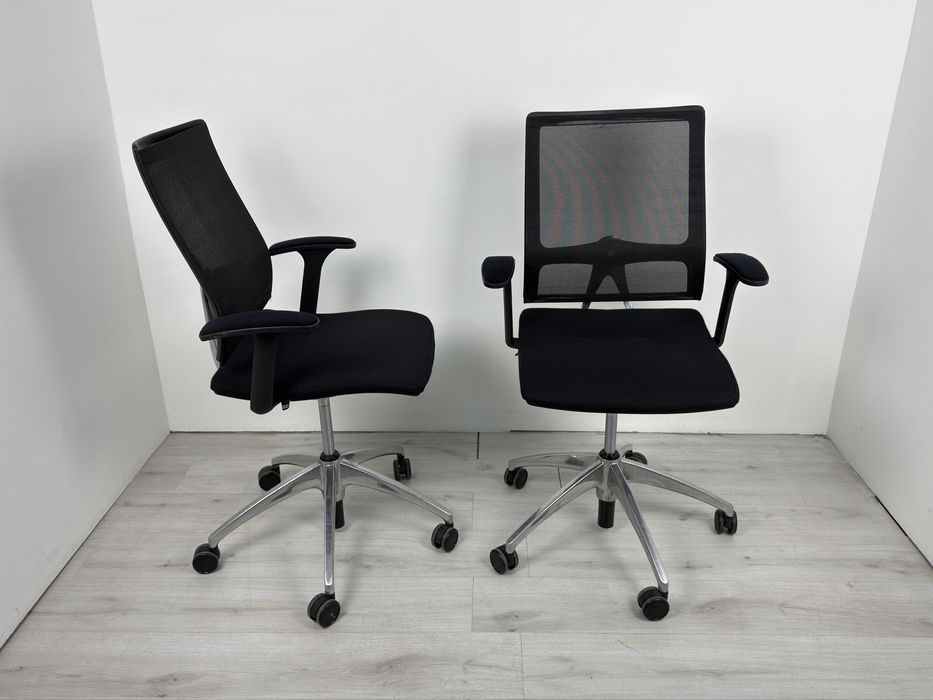 Висок Клас Столове за конферетна зала и срещи черна мрежеста облегалка