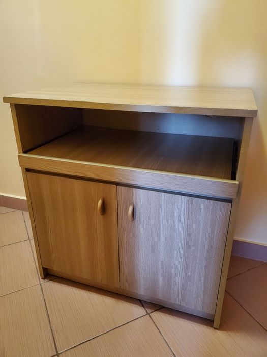 Masa tv comoda cu raft