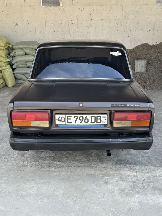 Автомобиль 2107 сотилади