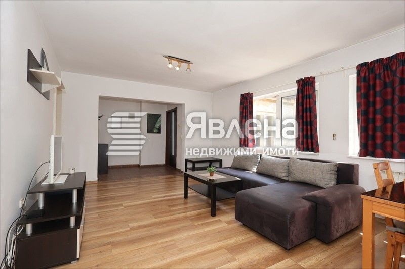 Продава се Четиристаен апартамент в София, Център - 115 кв.м за 3305 €/кв.м - Снимка #2