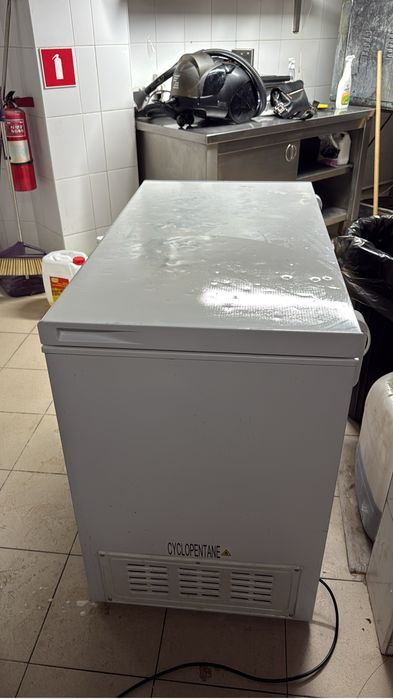 Продам морозильник