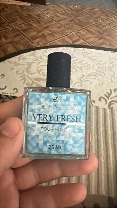 Духи , цена 2000