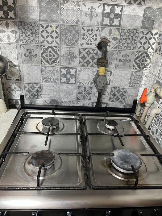 Продам газ плиту
