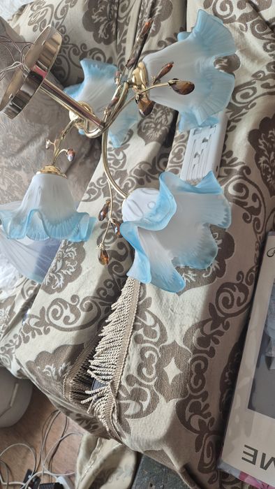 Люстра    продаю