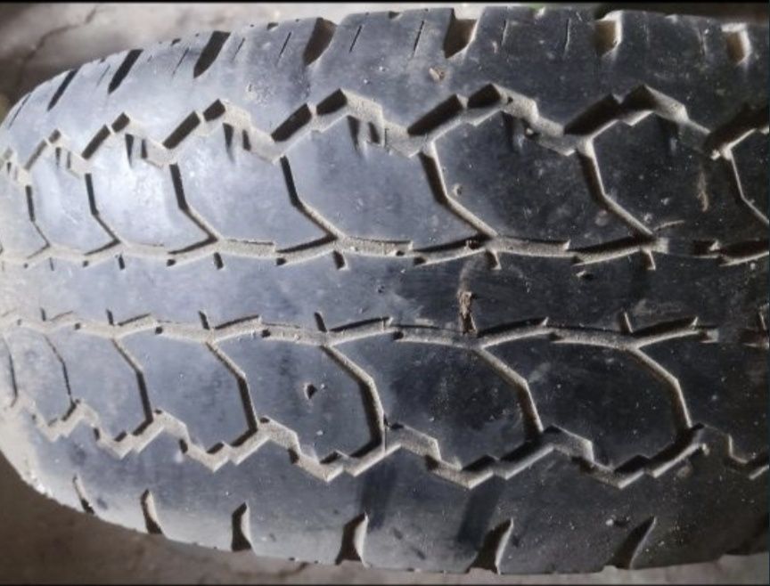 Продам шины от внедорожника