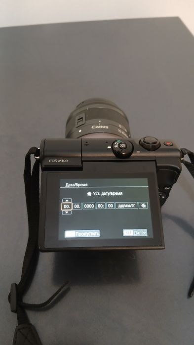 Фотопарат Canon EOS M100