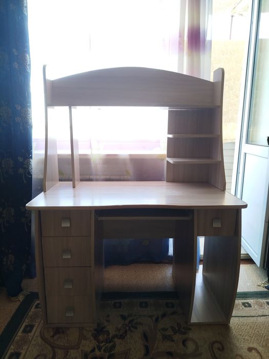 Продам компьютерный стол