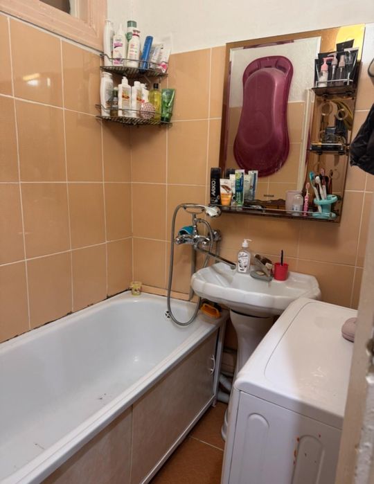 Продам 3-х комнатную на проспекте. Торг !!!