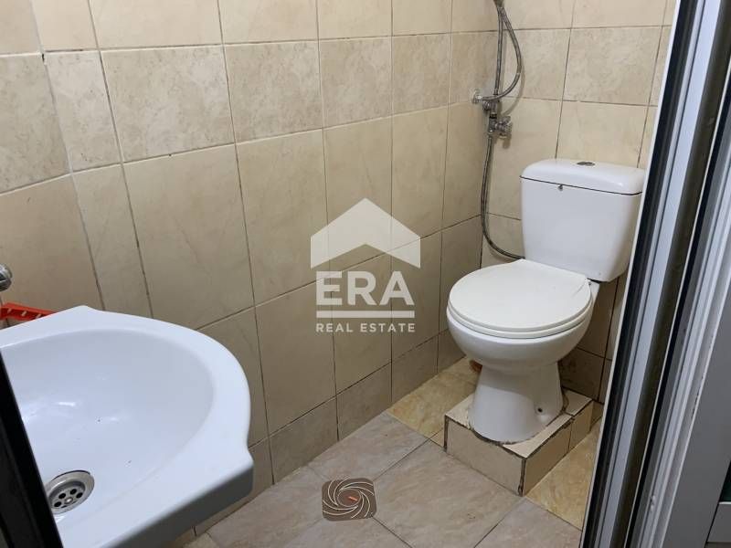 Изключителна ВЪЗМОЖНОСТ! ПОД НАЕМ! Търговско ПОМЕЩЕНИЕ в Идеален ЦЕНТЪ