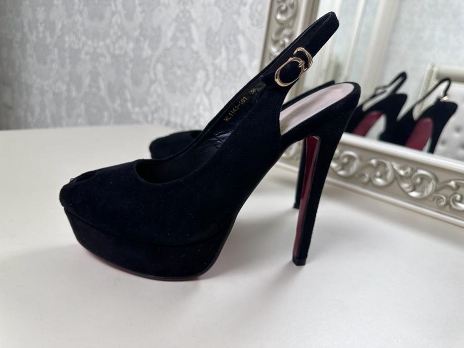 Продаю босоножки