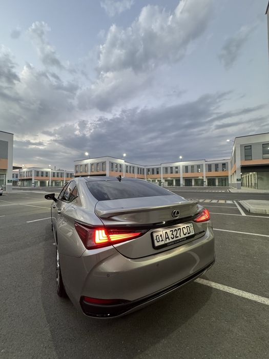 Lexus ES300 Premium Klass 2025 Model