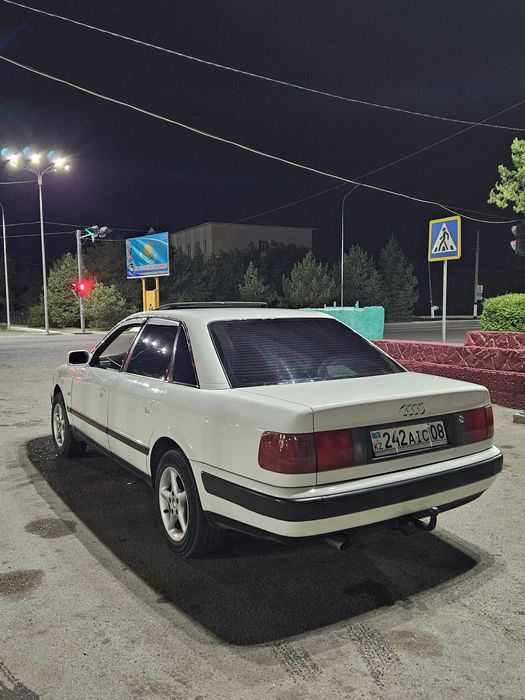 Автомобиль Ауди С4