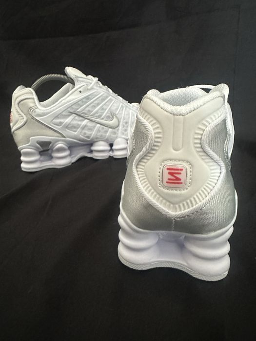 Adidasi nike shox white
