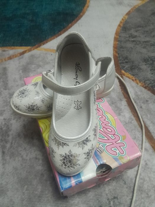 Продам детскую обувь